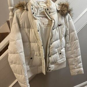 Hollister Women's Cream Puffer Coat with Faux Fur Trim